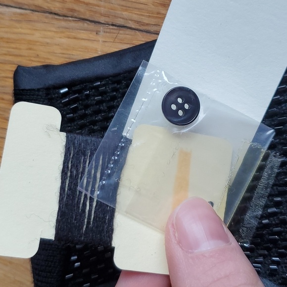 Banana Republic womens 100% merino wool hand beaded tank NWT size xs - Picture 4 of 8